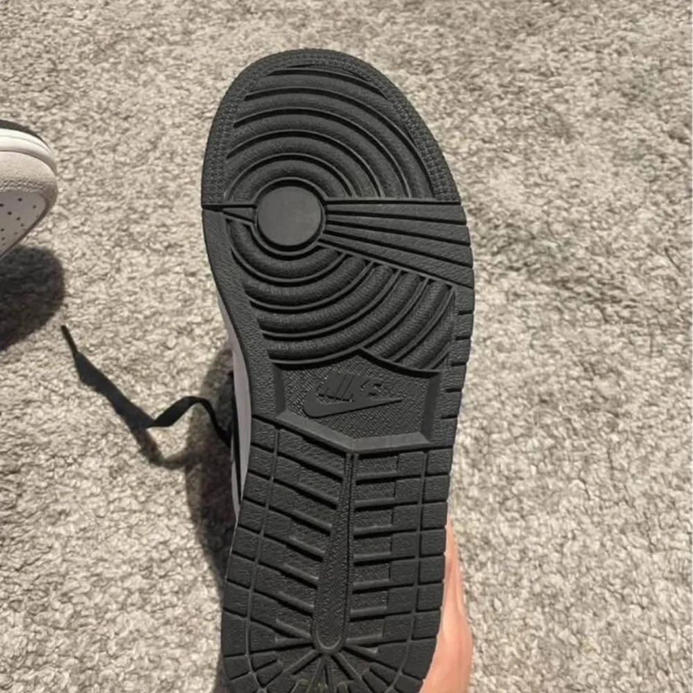 Air Jordan 1 Retro “Light Smoke Grey” - Picture 5 of 6